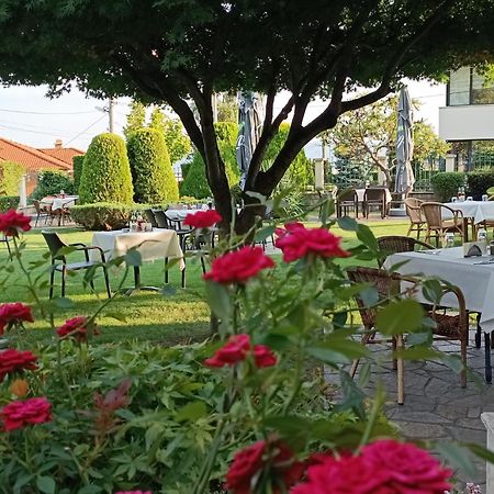 קרלובו Hotel-Restaurant Almond מראה חיצוני תמונה