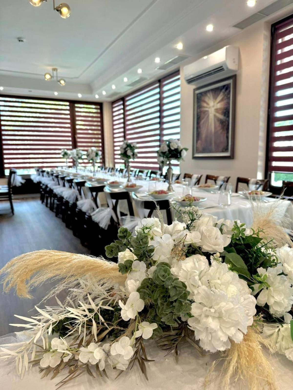קרלובו Hotel-Restaurant Almond מראה חיצוני תמונה