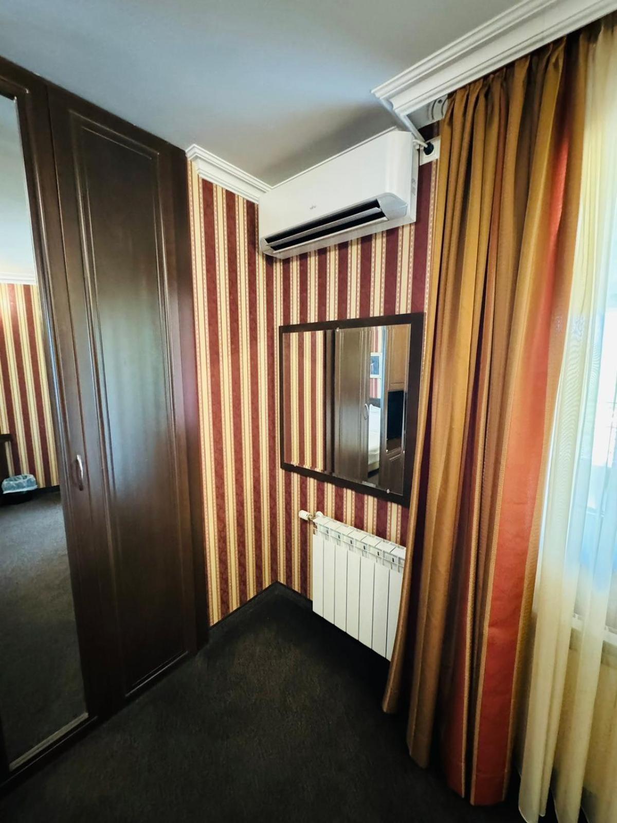 קרלובו Hotel-Restaurant Almond מראה חיצוני תמונה