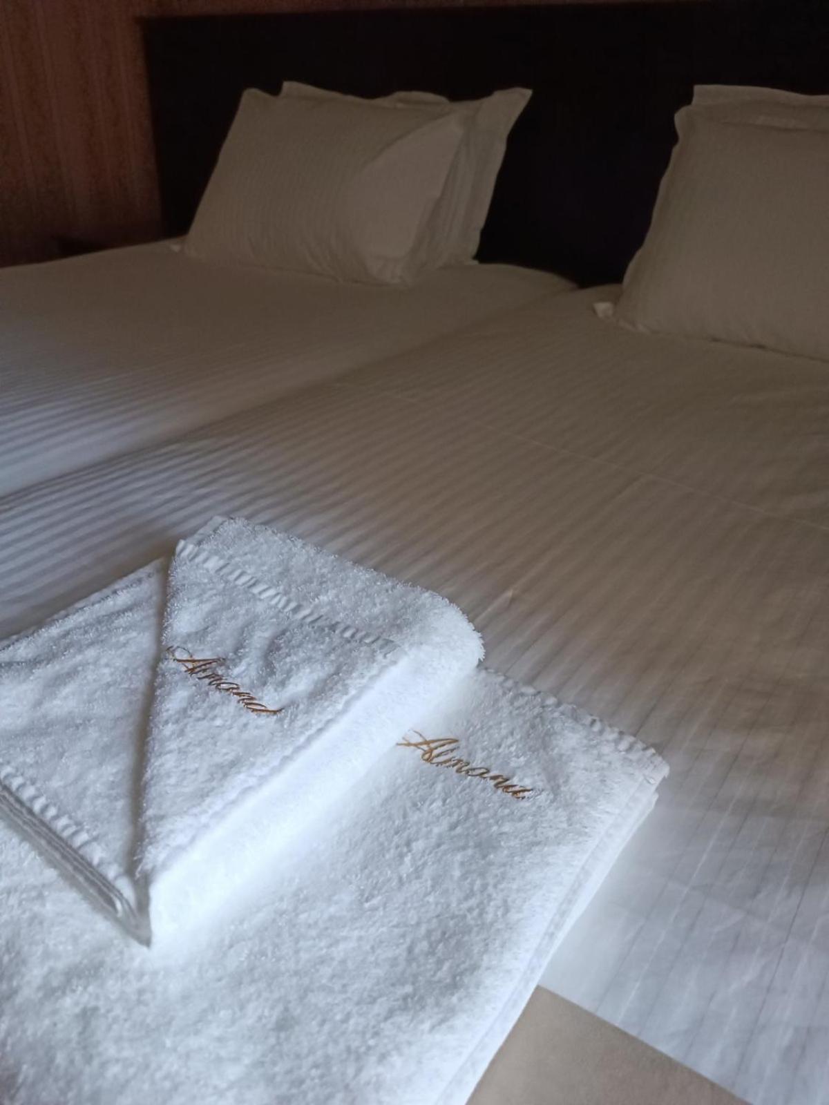 קרלובו Hotel-Restaurant Almond מראה חיצוני תמונה