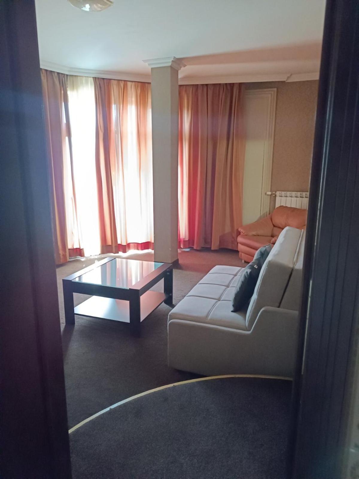 קרלובו Hotel-Restaurant Almond מראה חיצוני תמונה